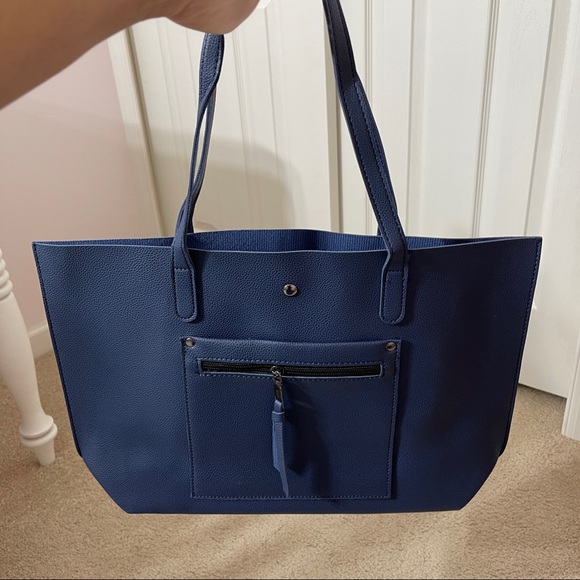 Faux leather casual tote - Picture 3 of 8